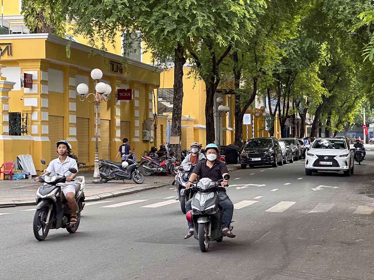 Car and motorbike traffic on the streets of Saigon